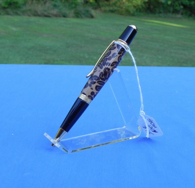 Gatsby pen with a body called Coffee Mocha. This is real coffee beans in a dark composite media.