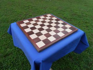 Overview of bordered folding chess board.
